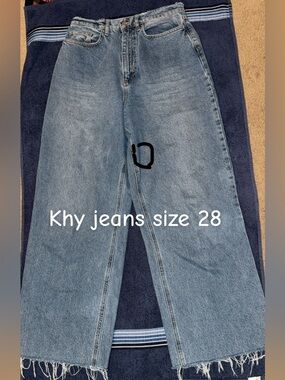 Women's Light Blue Straight-Leg Jeans - Size 28